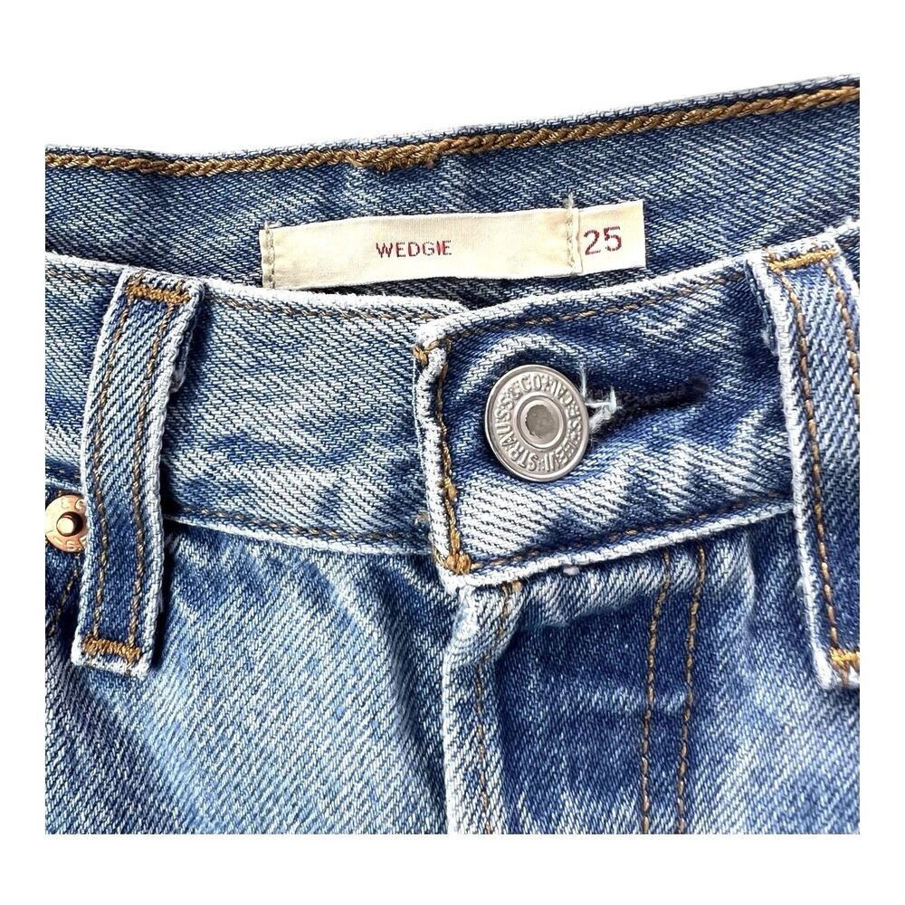 Levi Wedgie Ankle Jeans Straight SZ 25 Premium Denim Light Wash Distressed - Picture 3 of 11